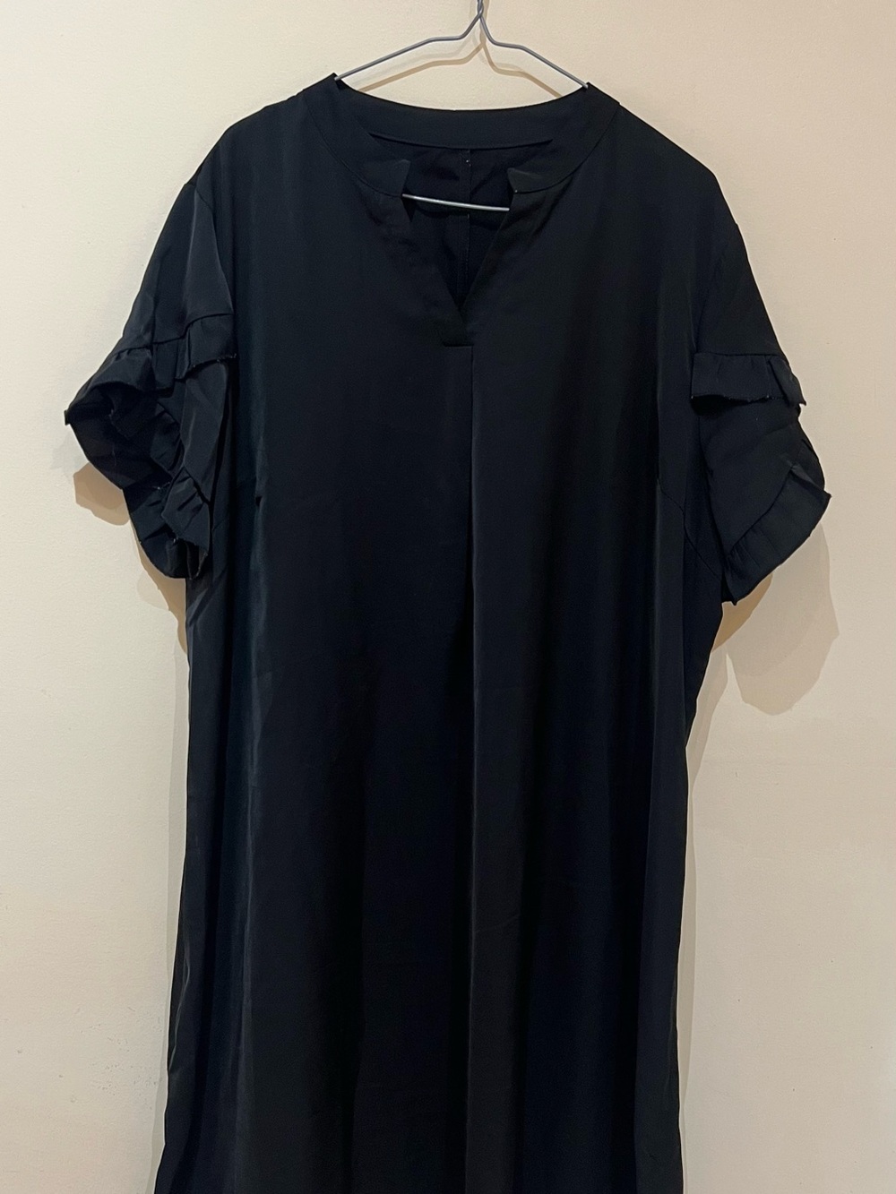 Women’s Black Ruffle-Sleeve dress